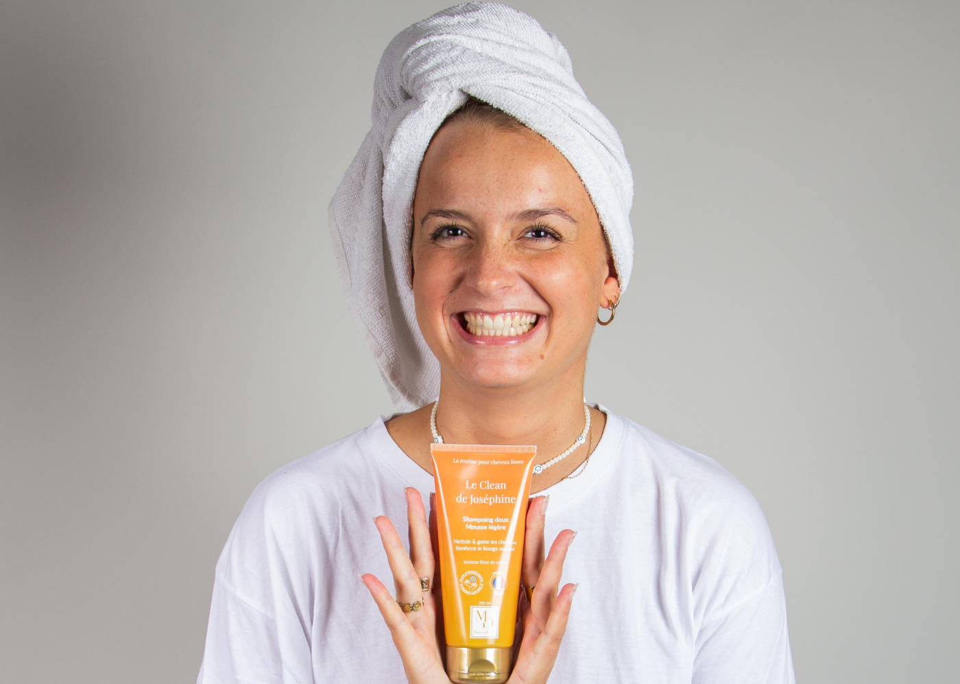 L’importance de bien s'essorer les cheveux entre son shampoing et son après-shampoing/soin.
